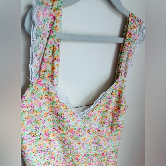 Revolve MORE TO COME Irene Lace Mini Dress in Pink Floral Size Small - Picture 4 of 9